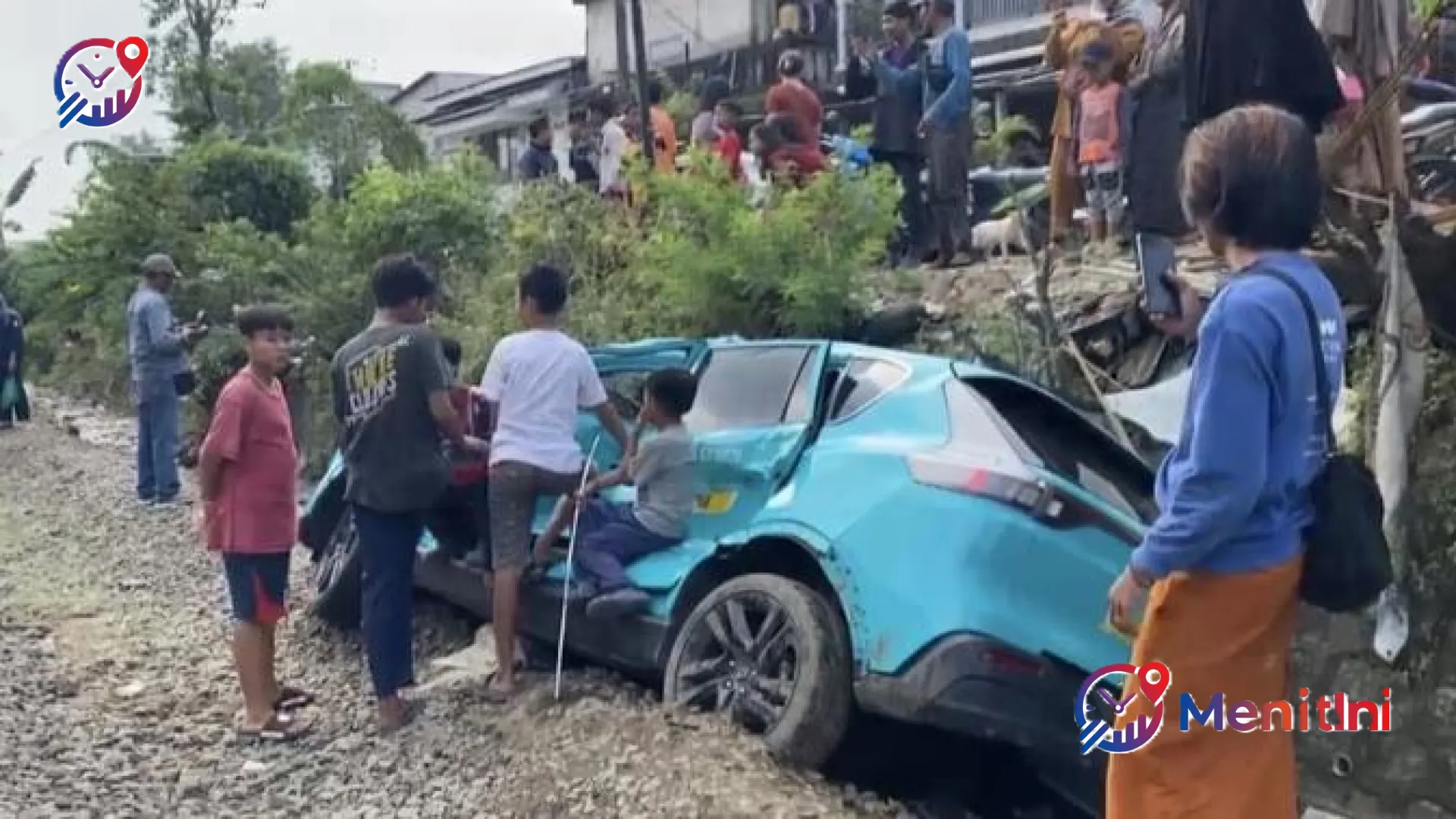Investigasi Mendalam VinFast Atas Insiden Taksi Green SM di Bekasi: Mengapa Mobil Listrik Bisa Mati Mendadak di Perlintasan Kereta?