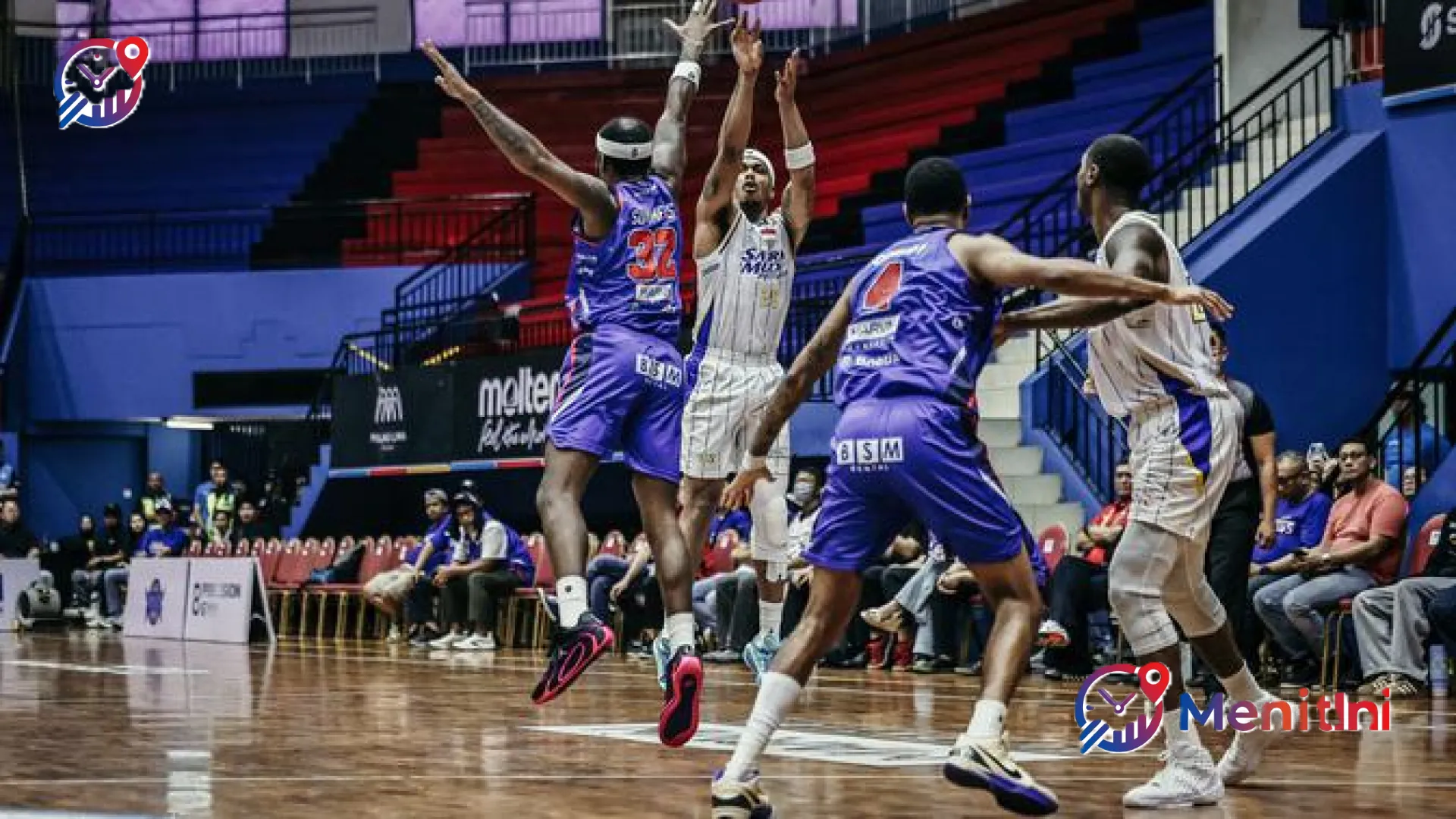 Dominasi Raksasa dan Drama Menit Akhir: Satria Muda serta Kesatria Bengawan Solo Amankan Game Pertama Playoff IBL 2026
