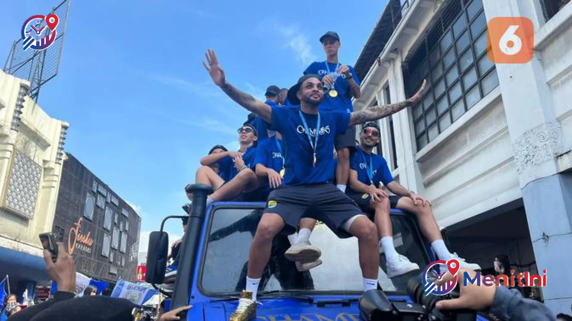 Pesta Pora Bandung: Layvin Kurzawa Jadi Ikon Baru di Balik Sejarah Hattrick Juara Persib 2026