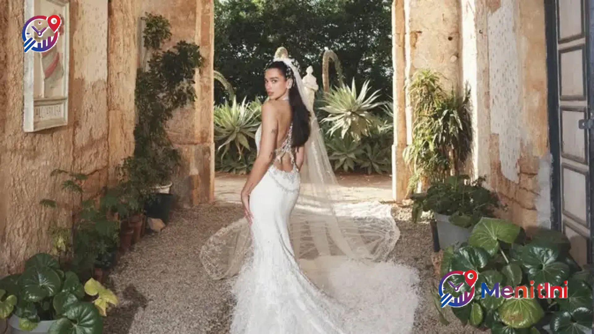 Mahakarya 5.000 Jam: Mengulik Detail Eksklusif Gaun Pengantin Chanel Dua Lipa yang Memukau di Sisilia